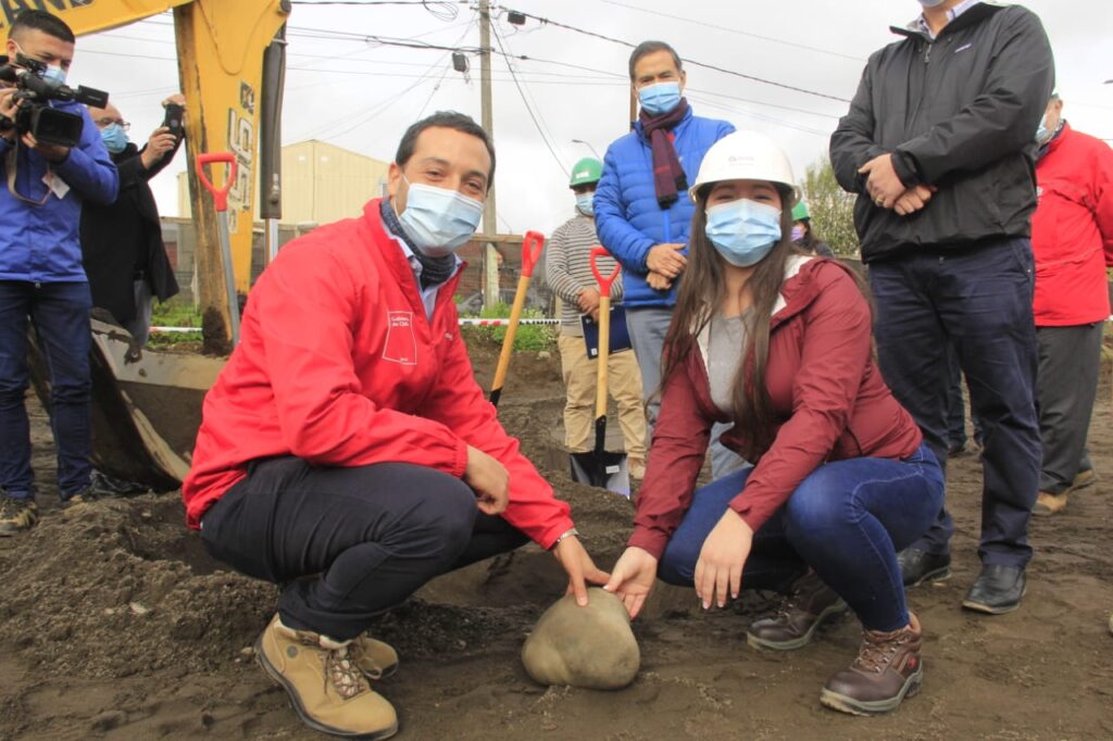 Cerca de 400 familias de la provincia de Biobío vieron hoy cómo comienzan a materializarse sus viviendas definitivas