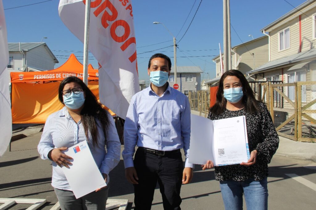 154 familias de Coronel reciben las escrituras de sus viviendas