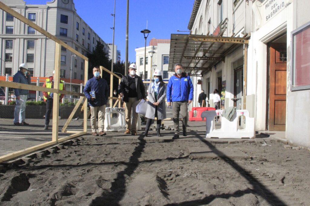 Minvu inició la reparación de las aceras que bordean la Plaza Independencia