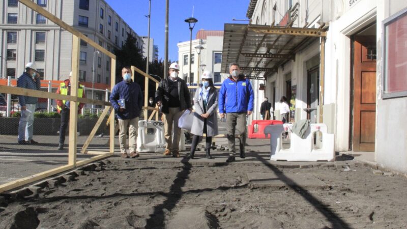 Minvu inició la reparación de las aceras que bordean la Plaza Independencia