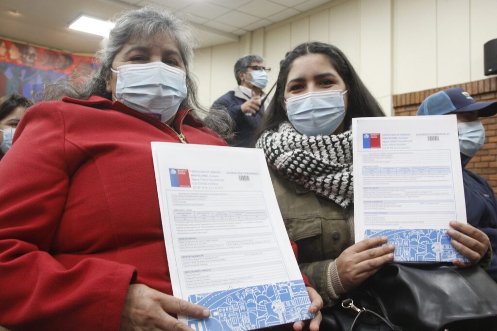 49 familias del campamentos Cuñibal de Los Ángeles recibieron sus certificados de subsidios 