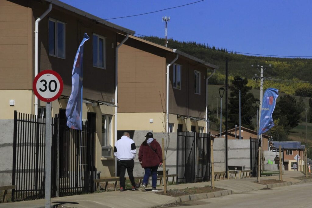 Familias floridanas visitan el primer conjunto habitacional construido en 20 años en la comuna
