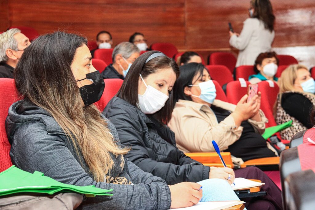 Dirigentes y líderes sociales de Altos del Laja reciben reconocimiento por activo liderazgo