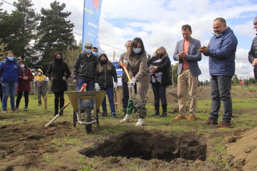Familias de campamento en Los Ángeles asistieron al inicio de la construcción de sus viviendas