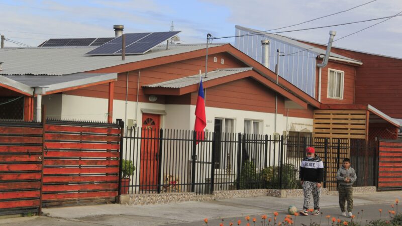 Familias de San Pedro de la Paz ahorran hasta un 50 por ciento en cuentas de electricidad