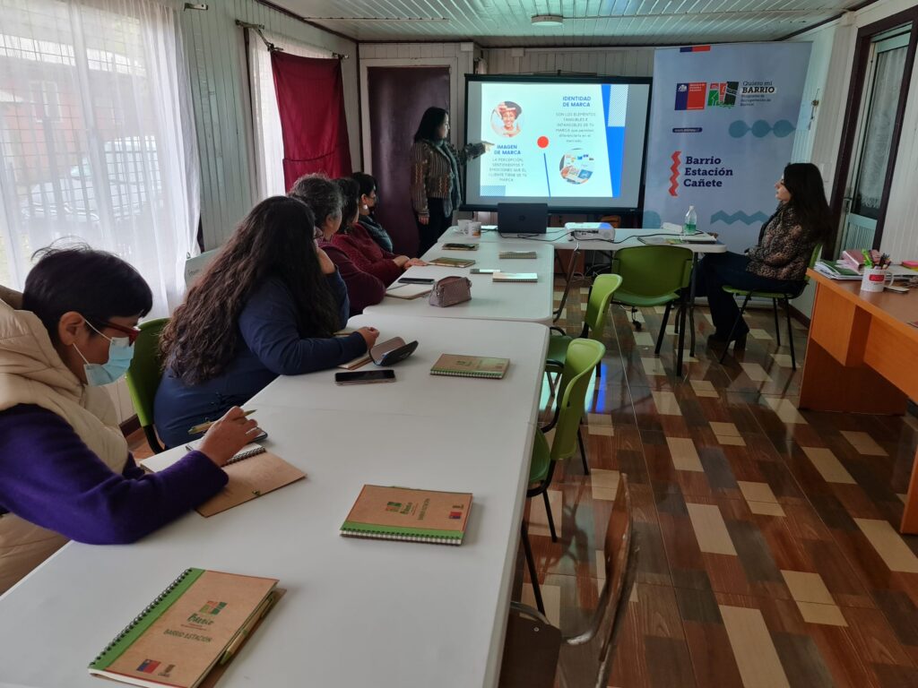 Emprendedoras de Cañete se capacitan en Administración y Marketing