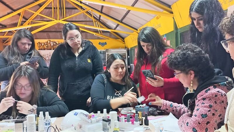 Jefas de hogar de Libertad Sur en Talcahuano se capacitan para iniciar emprendimientos