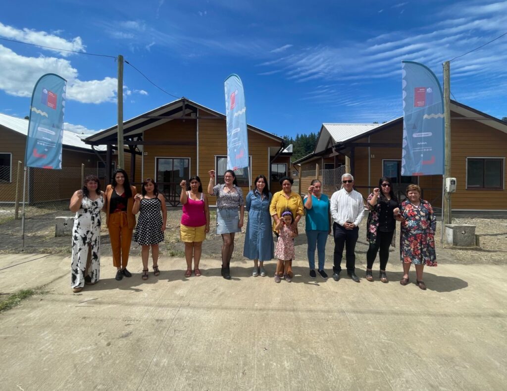 15 familias del campamento Diuquín en Laja reciben sus viviendas definitivas