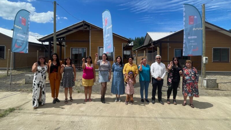 15 familias del campamento Diuquín en Laja reciben sus viviendas definitivas