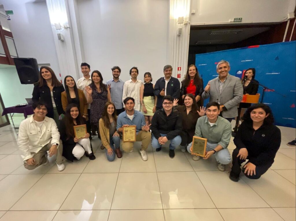 Minvu premió a estudiantes ganadores del Concurso Vivienda Rural 2022