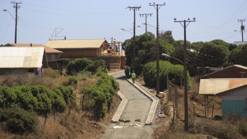 Con fondos de Gobierno Regional y Minvu: inician pavimentación participativa en Isla Santa María