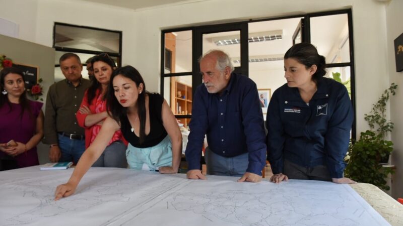 Ministro Montes anuncia plan especial de atención habitacional para Santa Juana tras incendios forestales