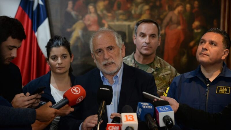 Ministro Montes destaca intenso despliegue y trabajo de planificación para evitar que incendios lleguen a las ciudades