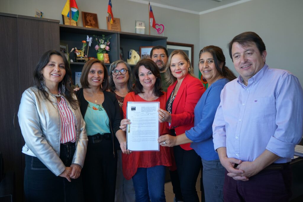 160 familias de Tomé recibieron los recursos para construcción de viviendas