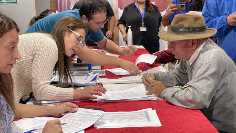 Familias de Santa Juana inician inscripción a subsidio para recuperar viviendas destruidas por incendios