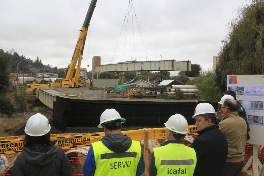 Minvu Instala vigas en nuevo puente Novoa