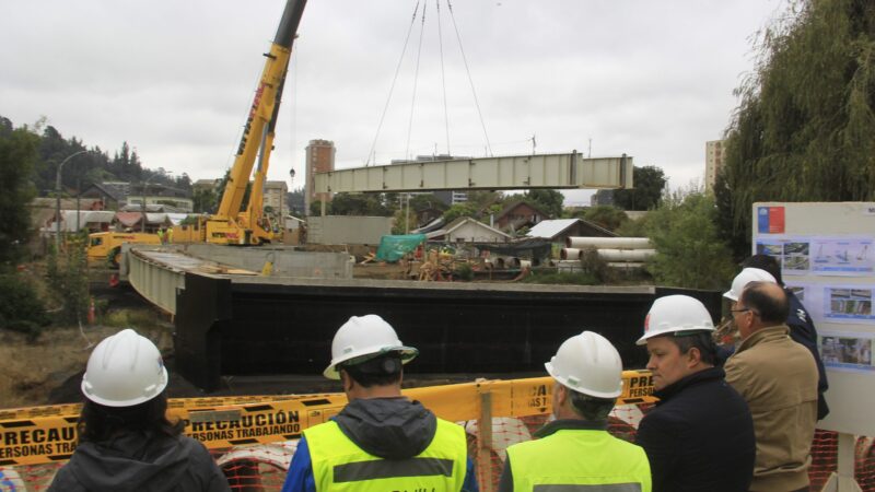 Minvu Instala vigas en nuevo puente Novoa