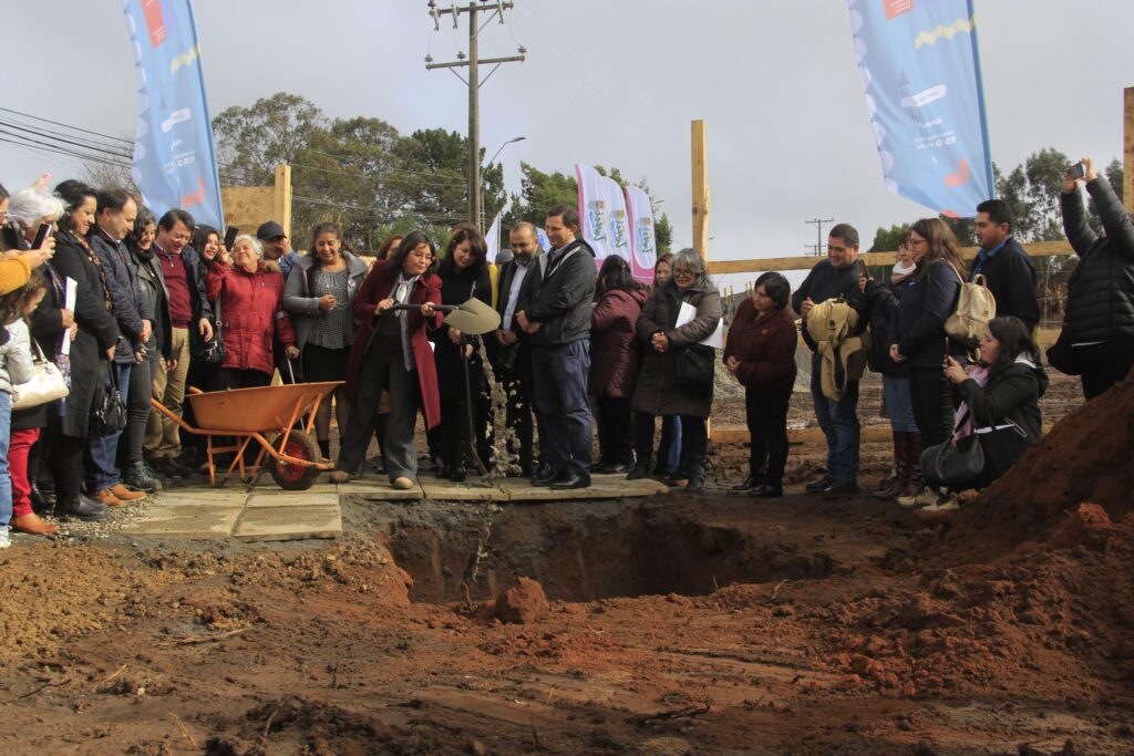 160 familias de Tomé presenciaron el inicio de la construcción de sus hogares