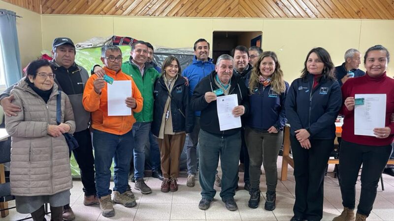 Minvu entrega 54 tarjetas de Banco de Materiales a familias de Cabrero afectadas por sistema frontal de junio