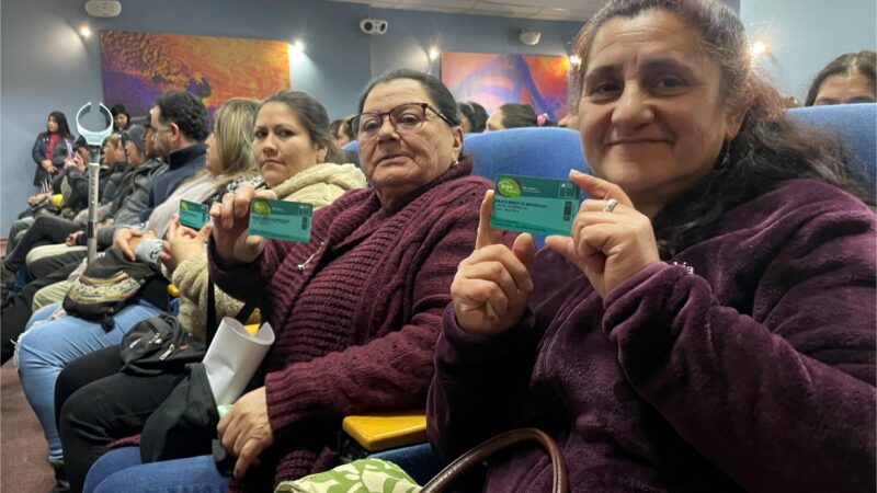 Familias de Tucapel reciben tarjeta de Banco de Materiales para reparar sus hogares tras inundaciones