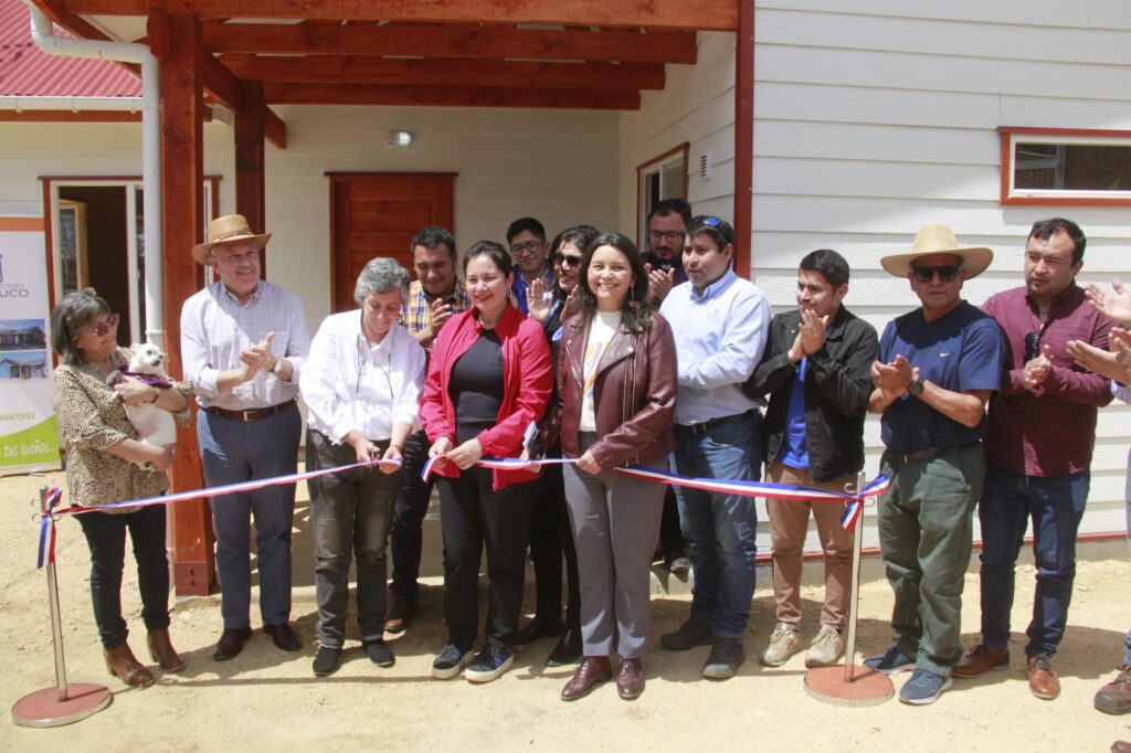 Minvu entrega la primera vivienda reconstruida en Santa Juana tras incendios forestales