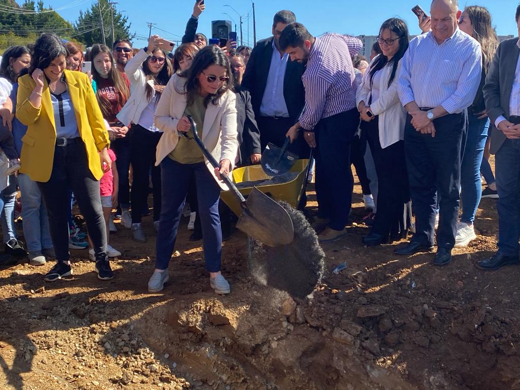 Familias de campamentos de Talcahuano dieron el vamos a la construcción de sus viviendas