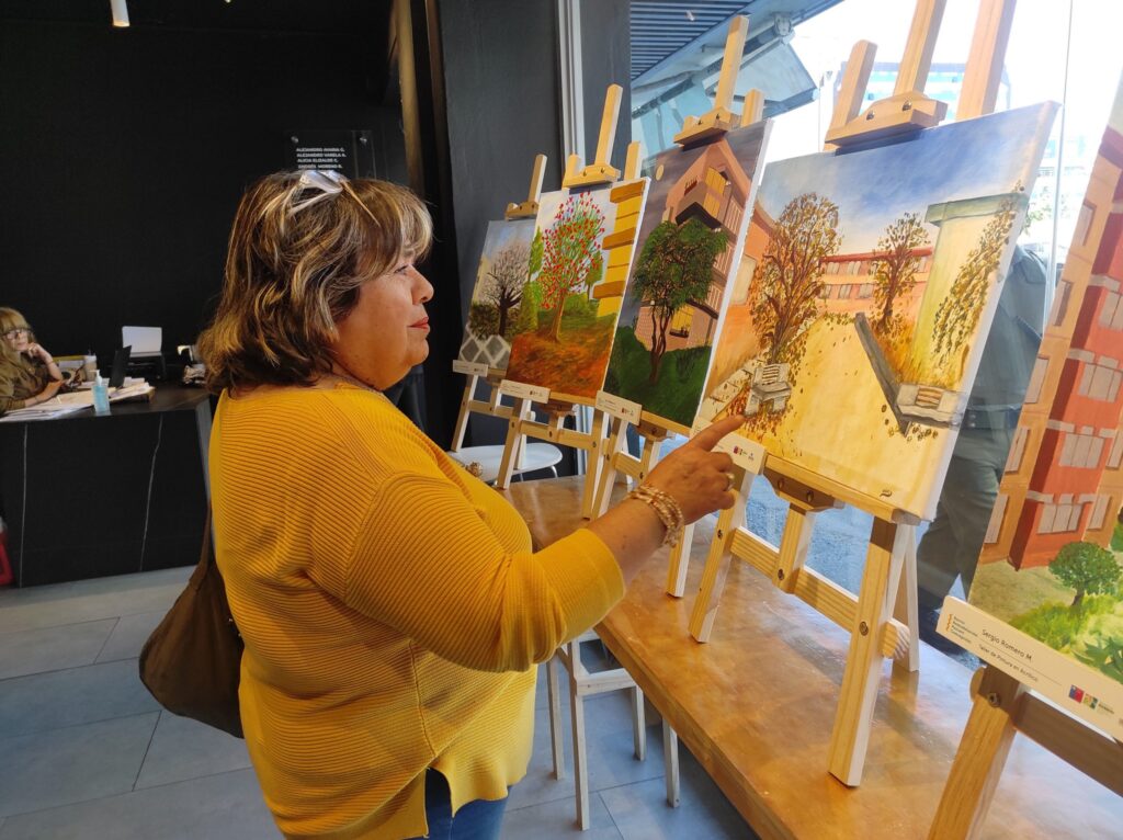 Remodelación Paicaví exhibe fotografías y pinturas patrimoniales en Colegio de Arquitectos