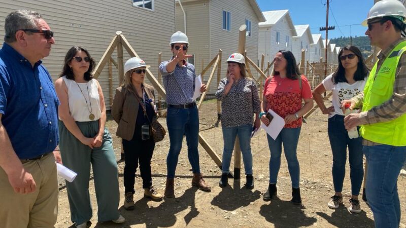 Familias de Santa Bárbara visitaron casa piloto y se acercan a recibir sus viviendas