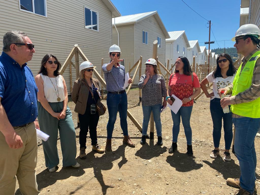Familias de Santa Bárbara visitaron casa piloto y se acercan a recibir sus viviendas