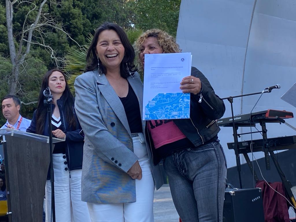 Con entrega de escrituras se consolida nuevo barrio en San Pedro de la Paz