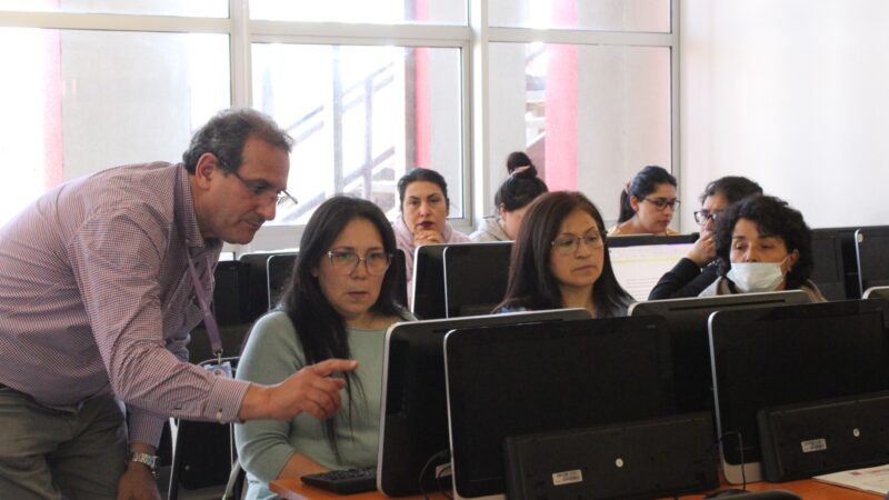 Adultos acceden a curso gratuito de alfabetización digital en Tubul