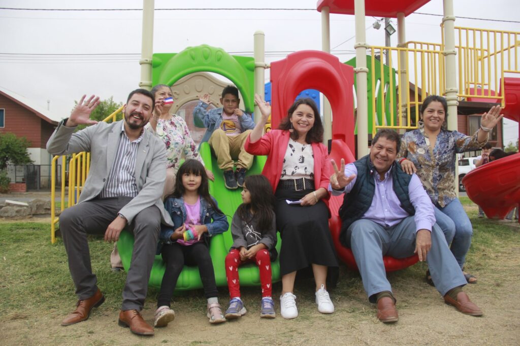 Inauguran juegos infantiles para niños y adolescentes en Tucapel
