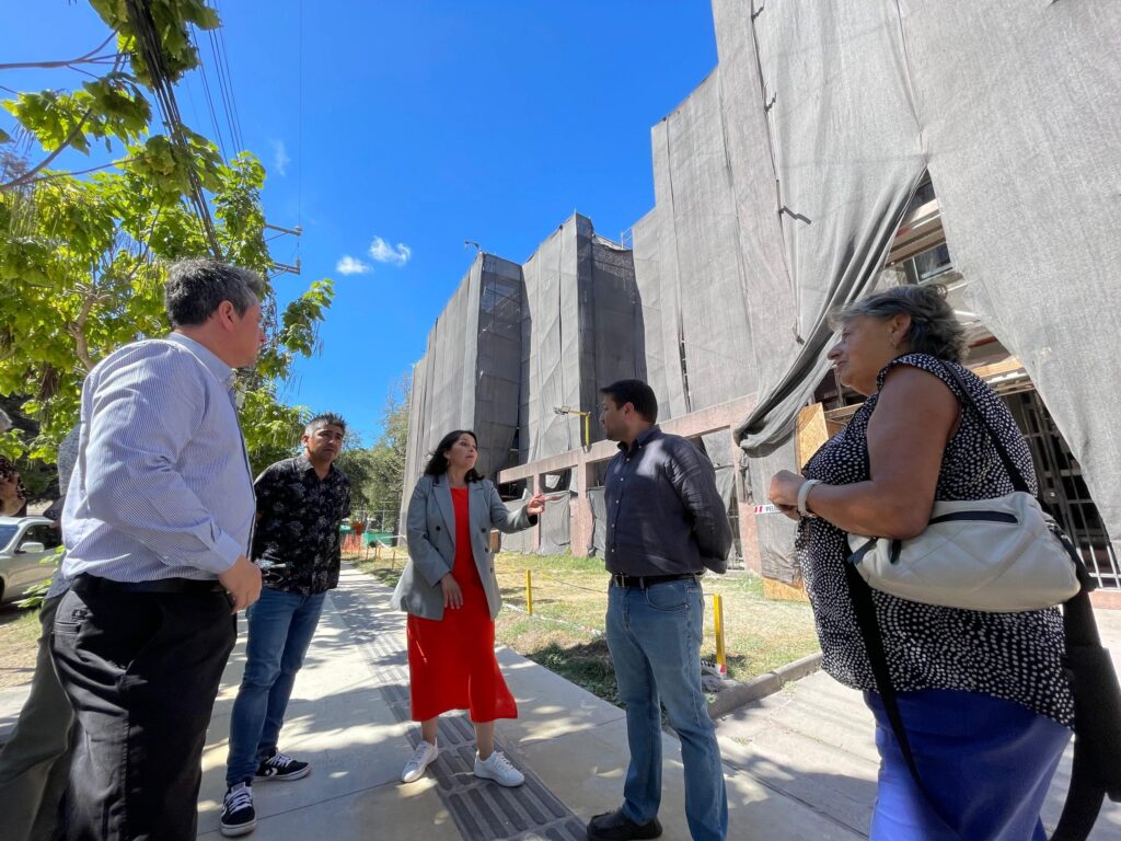 Cerca de 10 mil millones de pesos invertirá Minvu en mejoras a condominios sociales