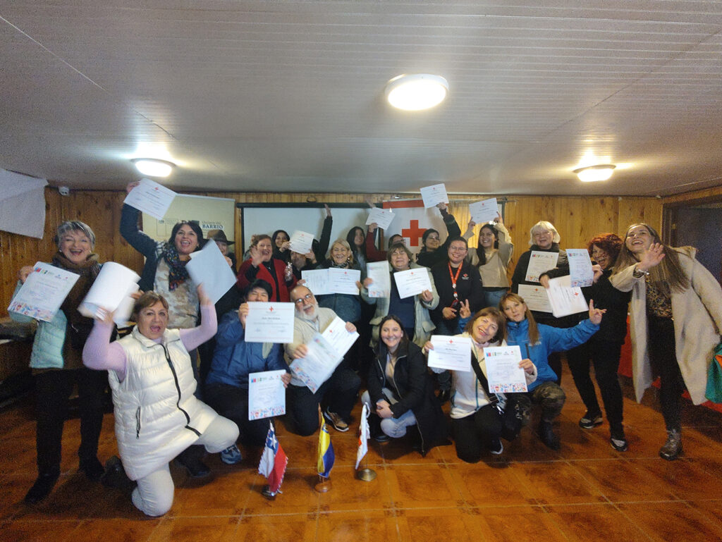 Familias de Remodelación Paicaví se certifican en primeros auxilios