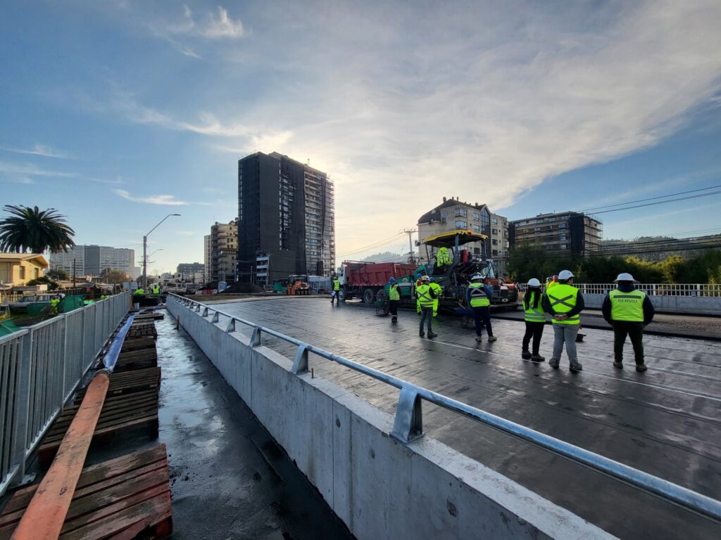 Minvu avanza en la reposición del puente Collao