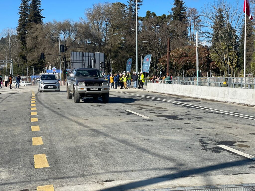 Minvu habilita el tránsito por el renovado puente Collao