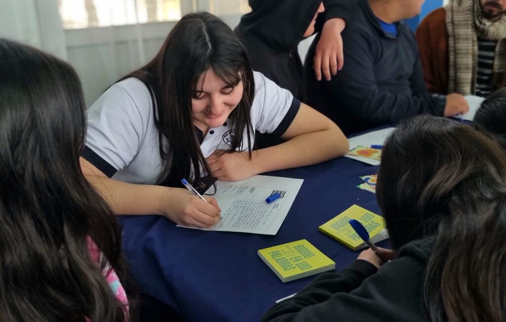 Familias de San Rosendo se recrean con talleres de escritura, jardinería y medio ambiente