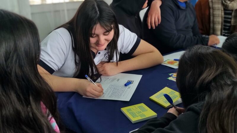 Familias de San Rosendo se recrean con talleres de escritura, jardinería y medio ambiente