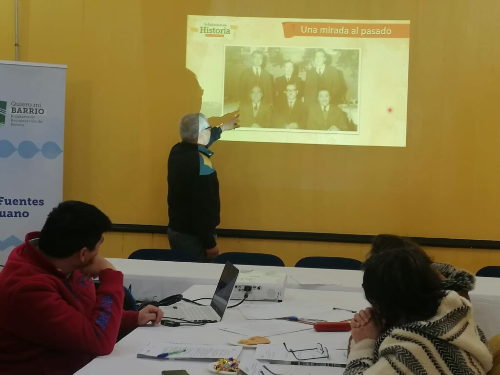 Familias de Cerro David Fuentes se reúnen para crear libro que preserve memoria colectiva