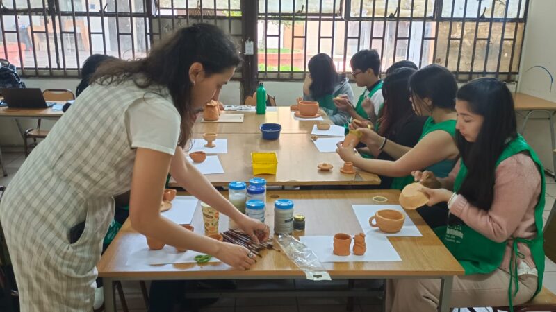 Jóvenes de Nacimiento rescatan patrimonio en Taller de Alfarería