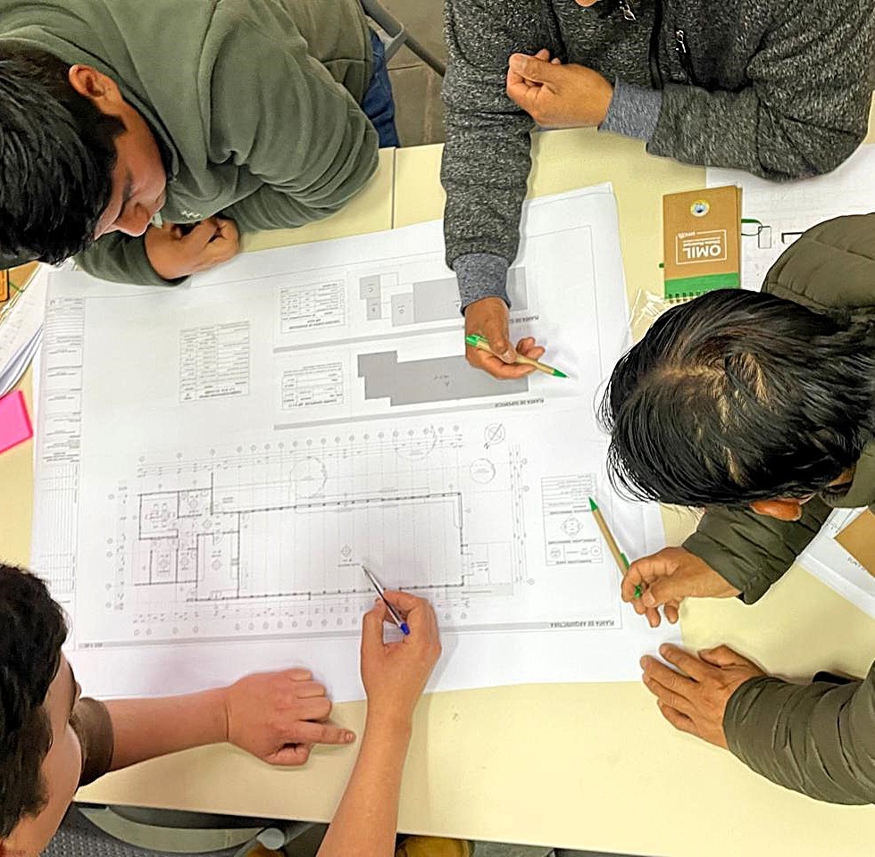 Minvu capacita en lectura de planos a obreros de la construcción de Alto Biobío para potenciar empleo local