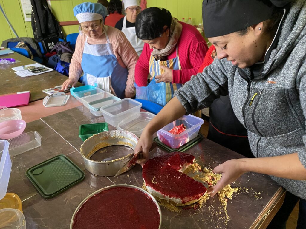 Quiero mi Barrio impulsa Taller Gastronómico para mujeres de cerro David Fuentes en Talcahuano