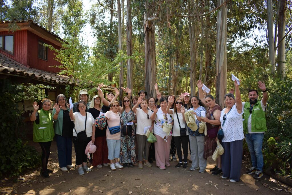 Vecinas del Cerro David Fuentes se capacitan en sostenibilidad y cuidado del medioambiente