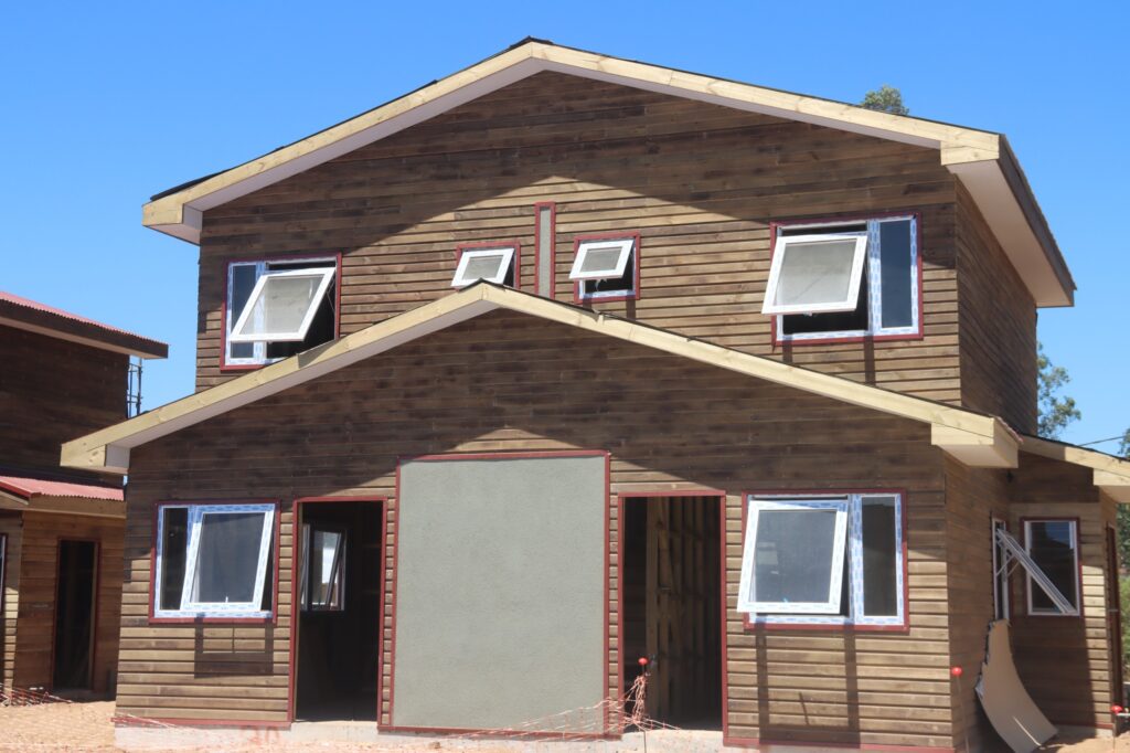Más del 50% de avance presenta conjunto habitacional que beneficiará a 125 familias de Arauco