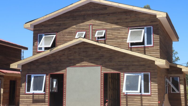 Más del 50% de avance presenta conjunto habitacional que beneficiará a 125 familias de Arauco