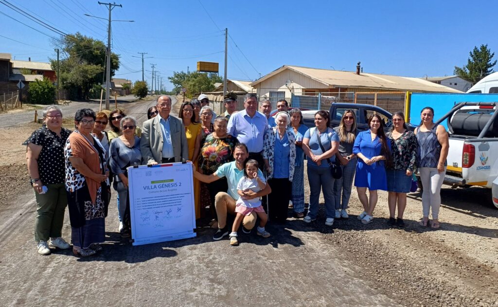 Quiero mi Barrio inicia nueva etapa de trabajo en Villa Génesis en Los Ángeles con simbólica firma de contrato