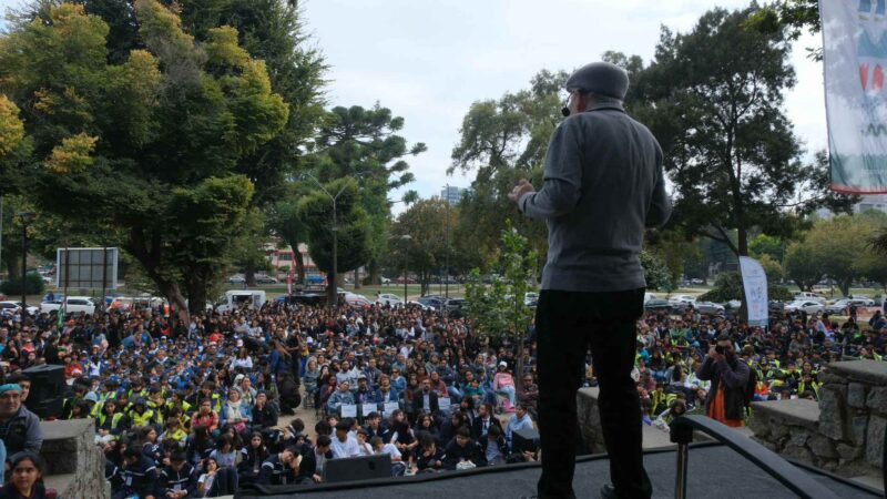 Miles de personas exploran el universo con José Maza en una inolvidable jornada en la cascada del Cerro Caracol