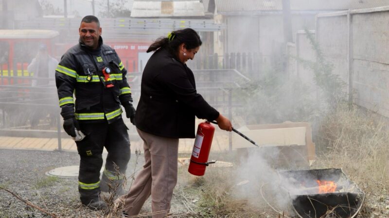 Vecinos de Lebu se capacitan para salvar vidas en zona de alto riesgo de incendios