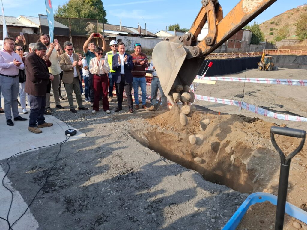 Instalación de primera piedra da inicio a innovador conjunto habitacional en Mulchén que beneficiará a 140 familias