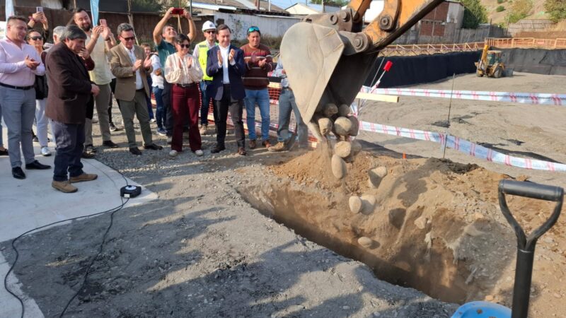 Instalación de primera piedra da inicio a innovador conjunto habitacional en Mulchén que beneficiará a 140 familias